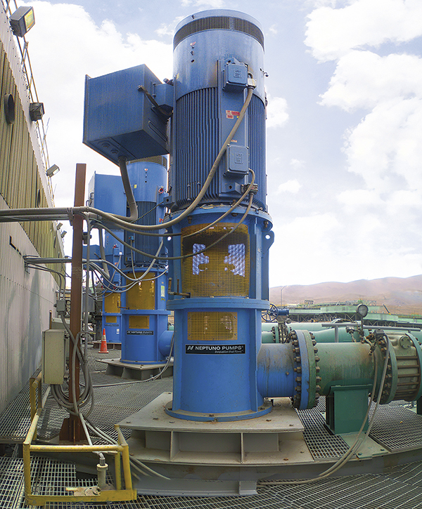 安第斯山脉的垂直涡轮泵，每个泵的容BETVICTOR体育官网量为3100立方米/立方米