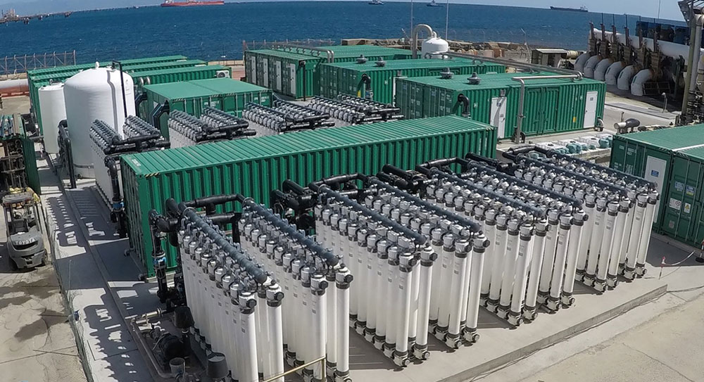 集装箱RO撒丁岛上的植物。工厂供应12000立方米的超纯水,并减少88%的能源消耗。